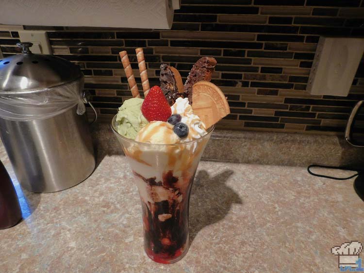 Finished parfait recipe from the Neko Atsume mobile game series.