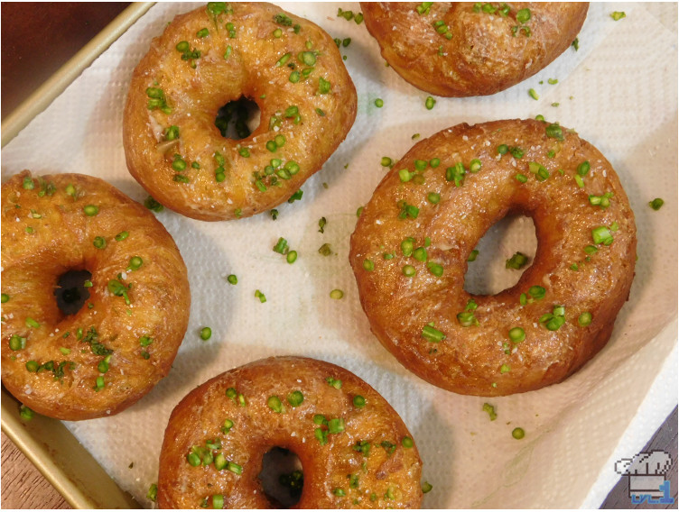 garnishing the asparagus donuts from the princess tomato in the salad kingdom video game